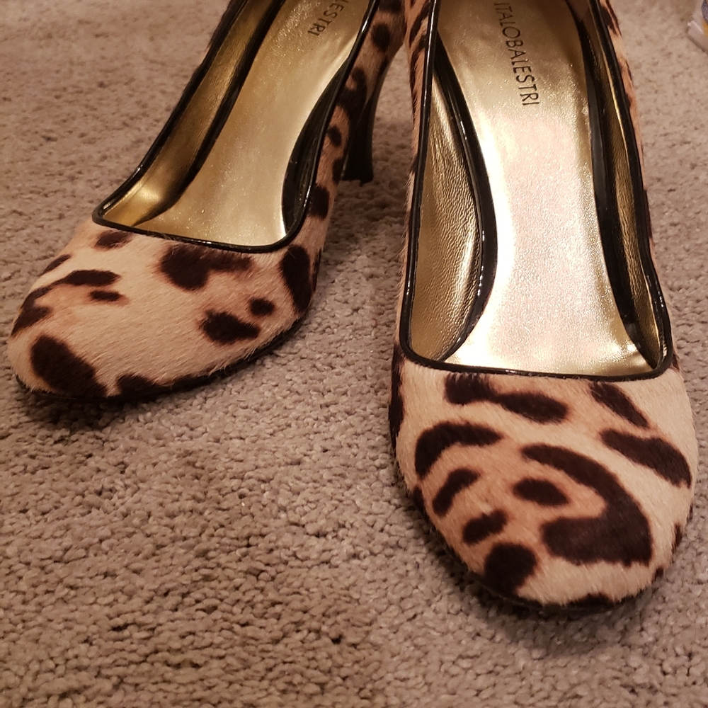 *EUC* fab leopard Calf hair pumps